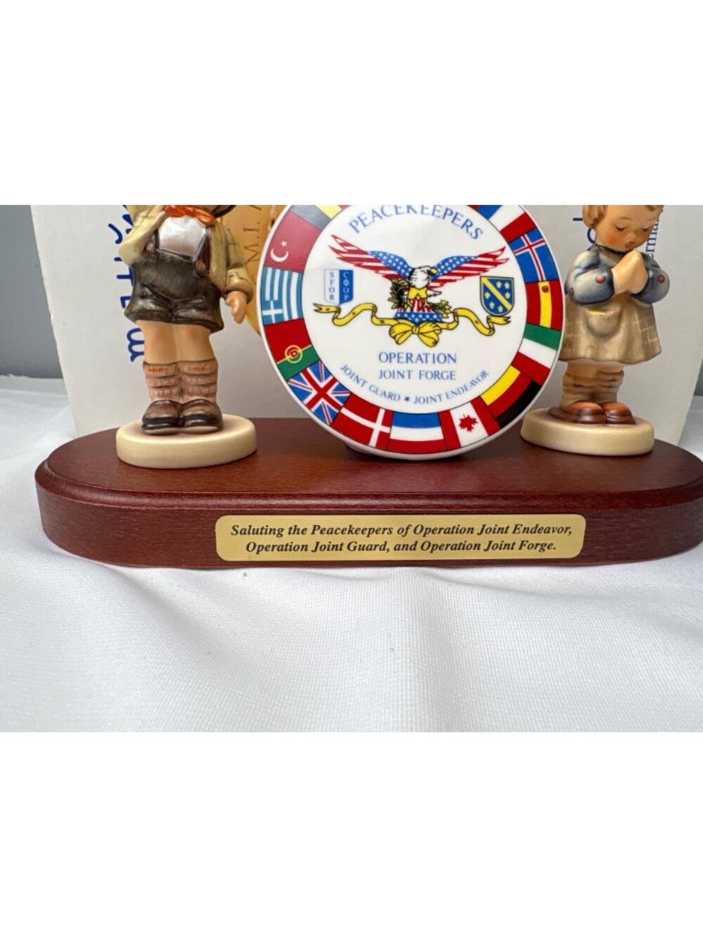 Hummel Peacekeepers Figures 495 Joint Endeavor Plaque Box & Paperwork Display - Picture 15 of 16